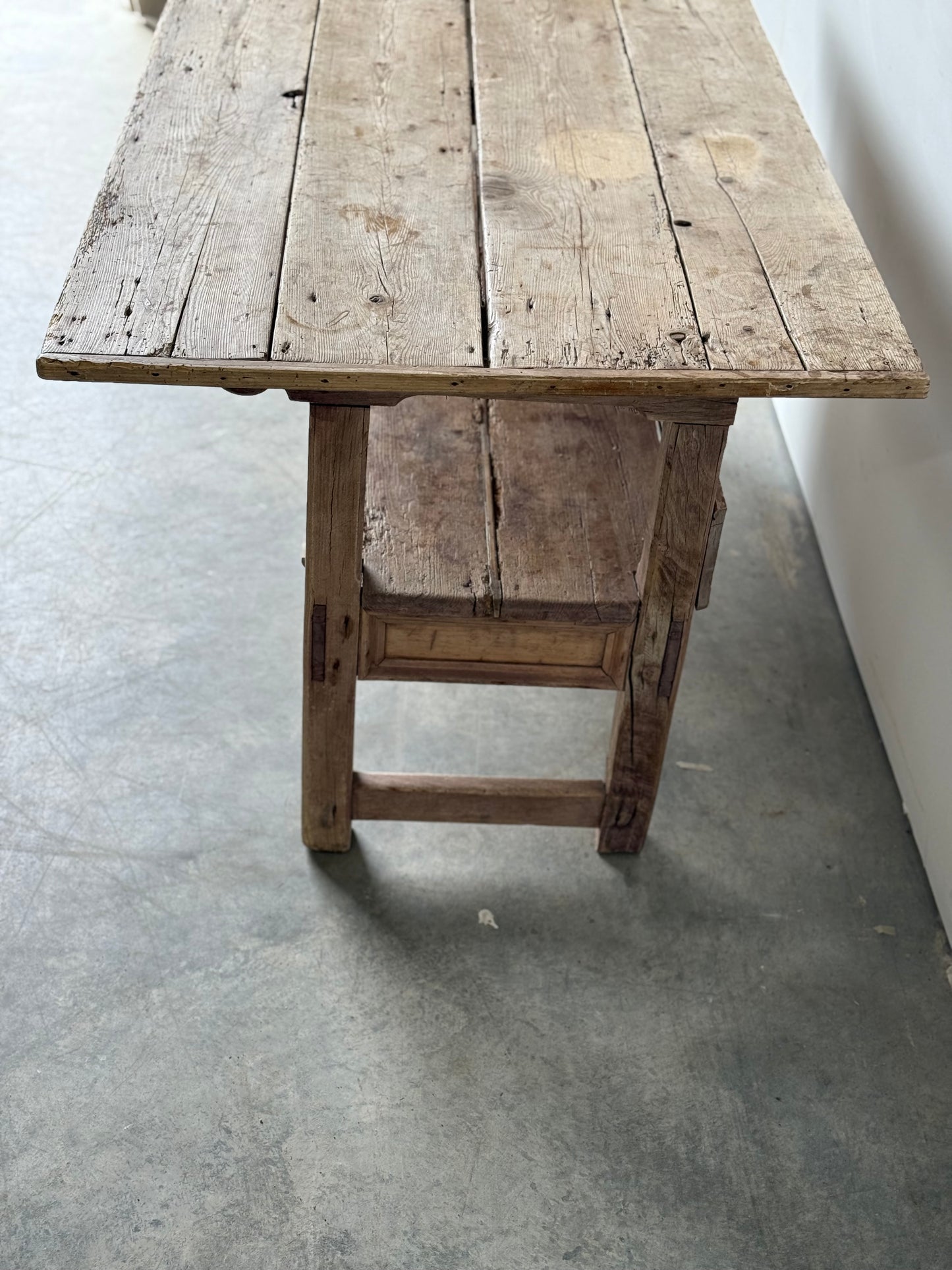 Irish Settle Table