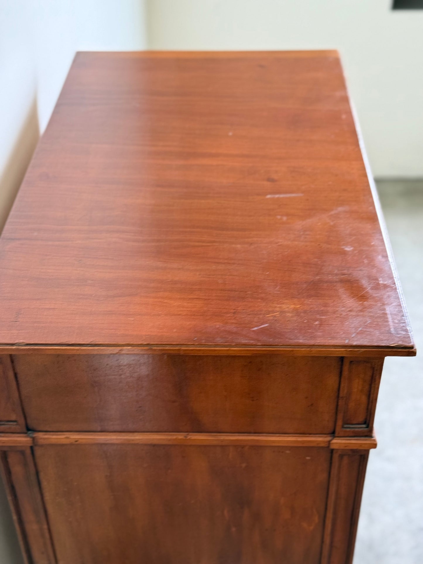 Vintage French Chest of Drawers.