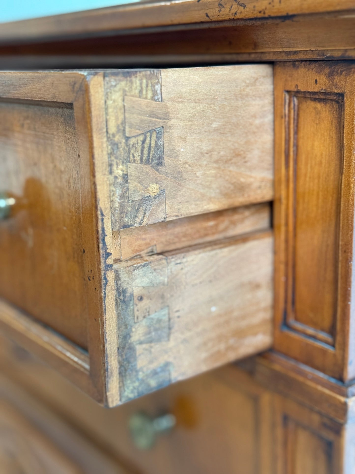 Vintage French Chest of Drawers.