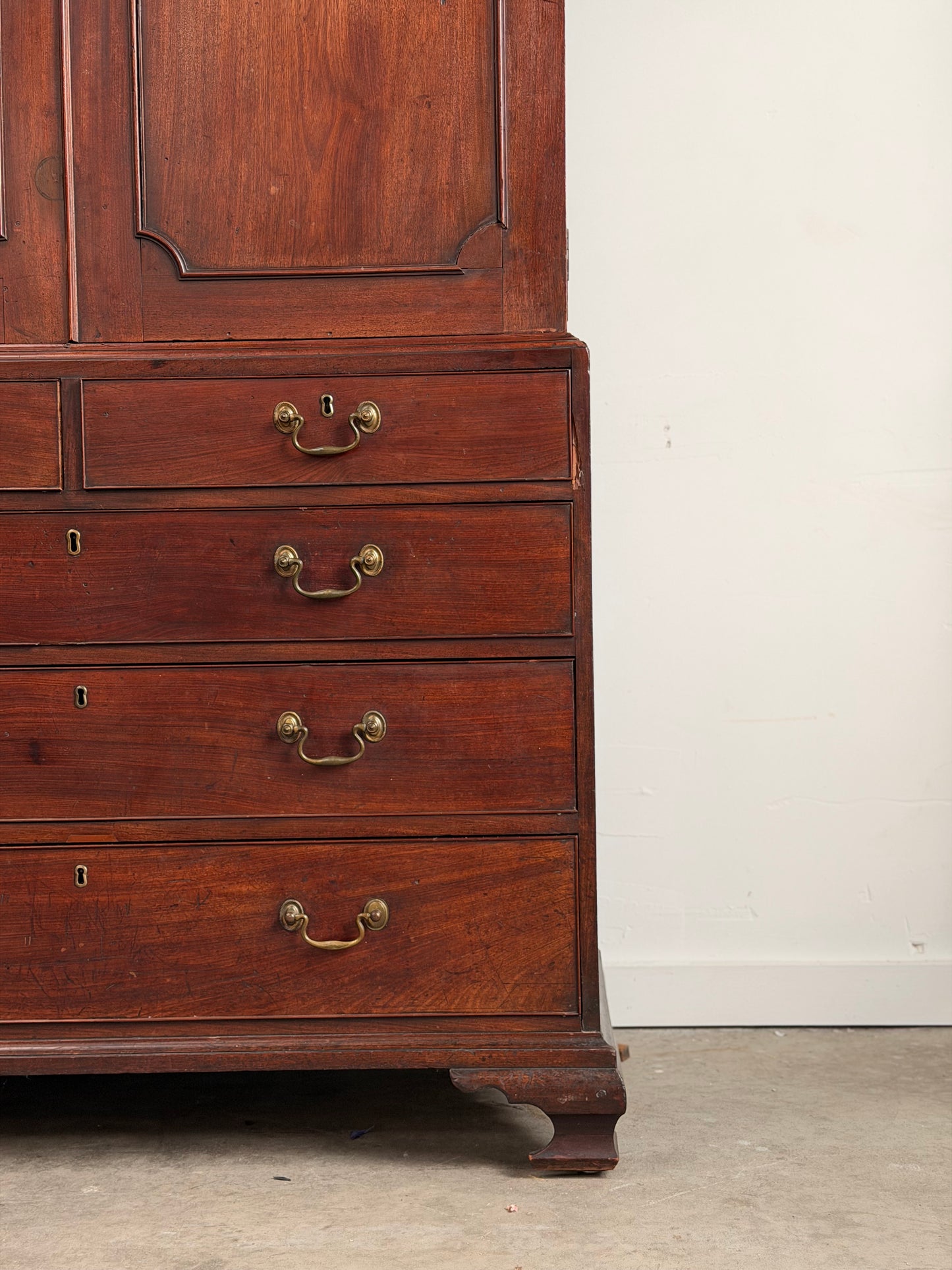 18th C. Georgian Linen Press