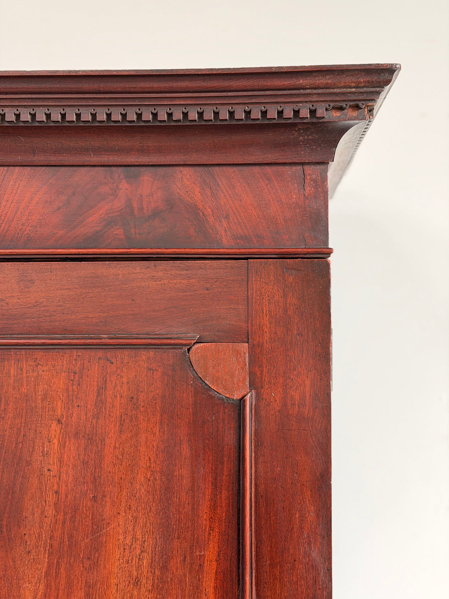 18th C. Georgian Linen Press