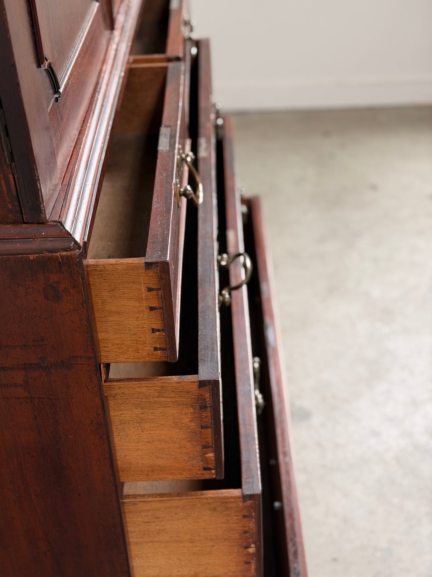 18th C. Georgian Linen Press