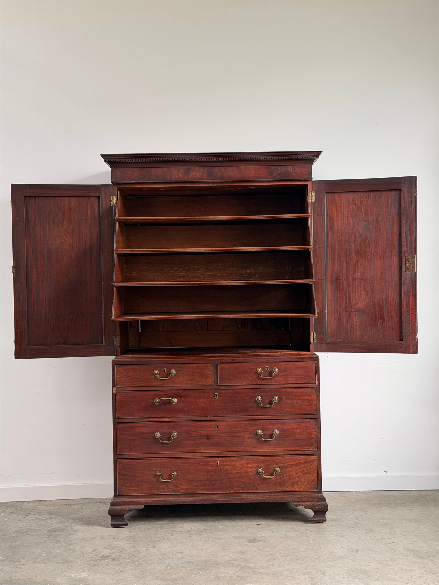 18th C. Georgian Linen Press