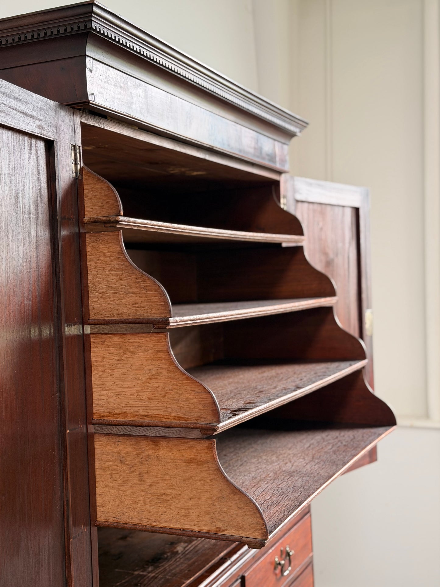 18th C. Georgian Linen Press